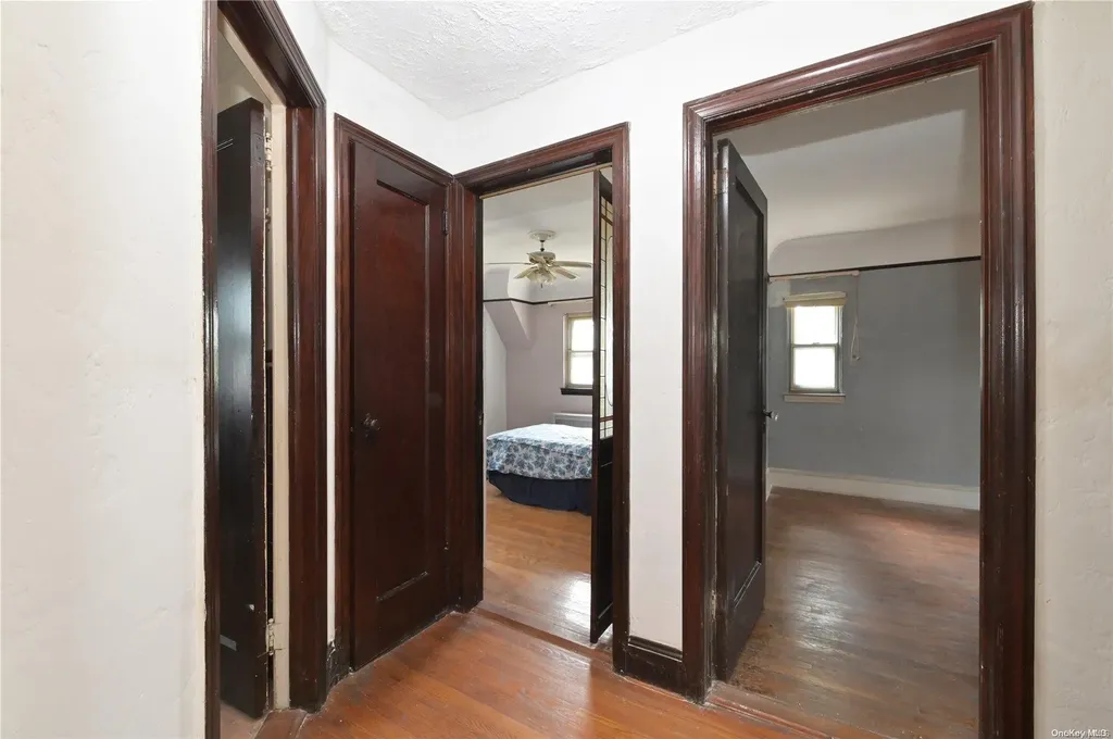 174 E Old Country Road Mineola NY 11501