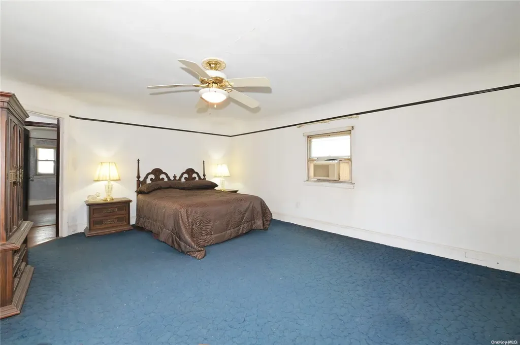 174 E Old Country Road Mineola NY 11501