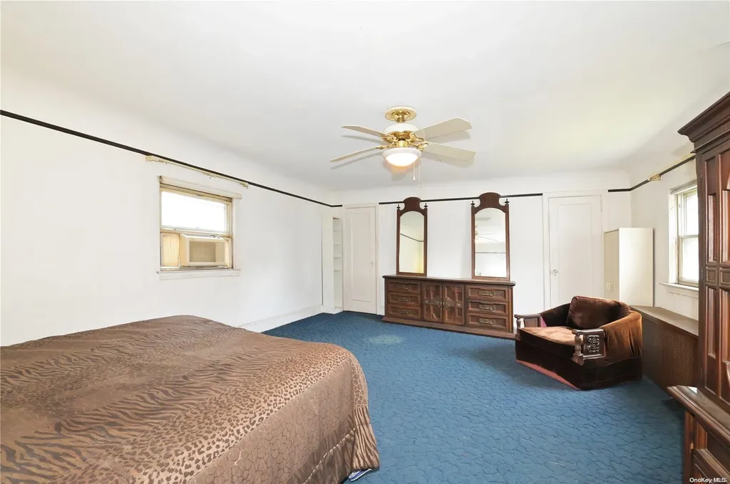 174 E Old Country Road Mineola NY 11501