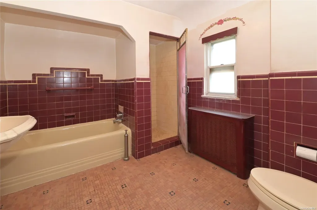 174 E Old Country Road Mineola NY 11501
