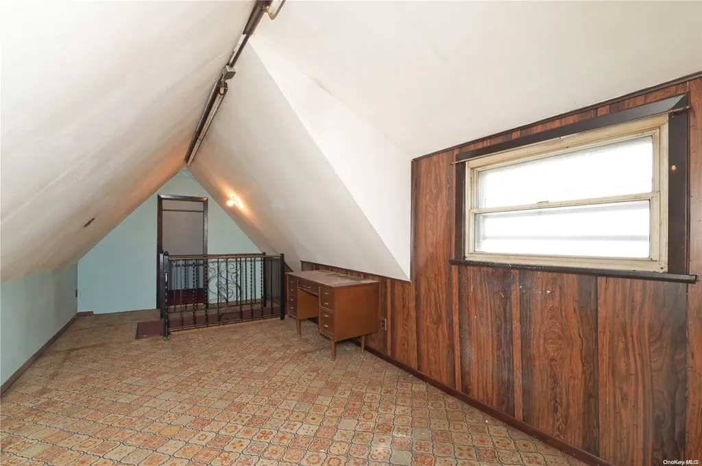 174 E Old Country Road Mineola NY 11501