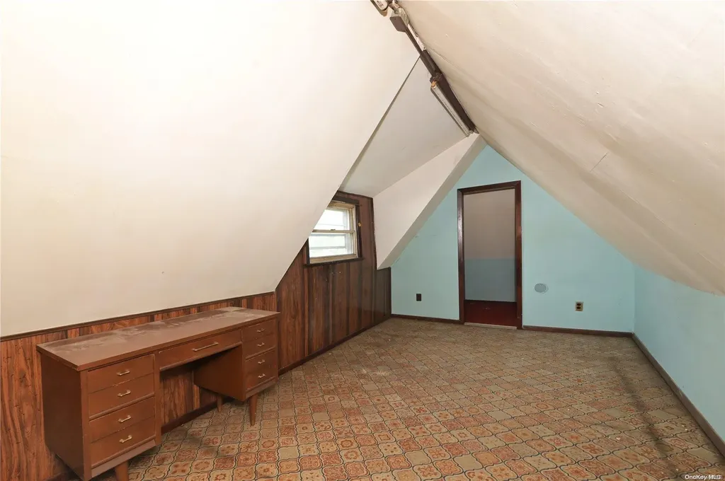 174 E Old Country Road Mineola NY 11501