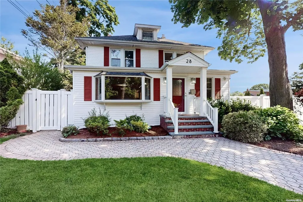 28 Devine Avenue Syosset NY 11791