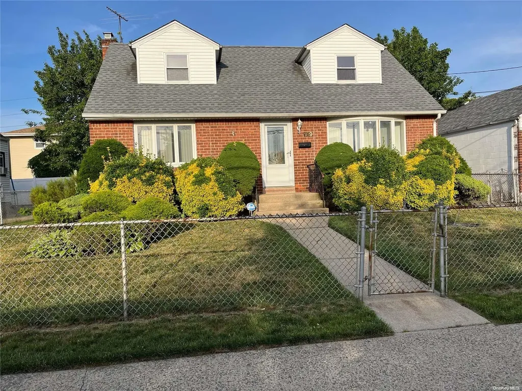 189 Oakley Avenue Elmont NY 11003