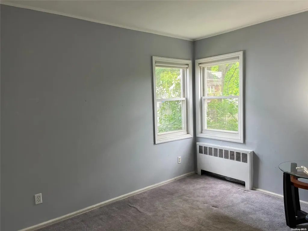 189 Oakley Avenue Elmont NY 11003