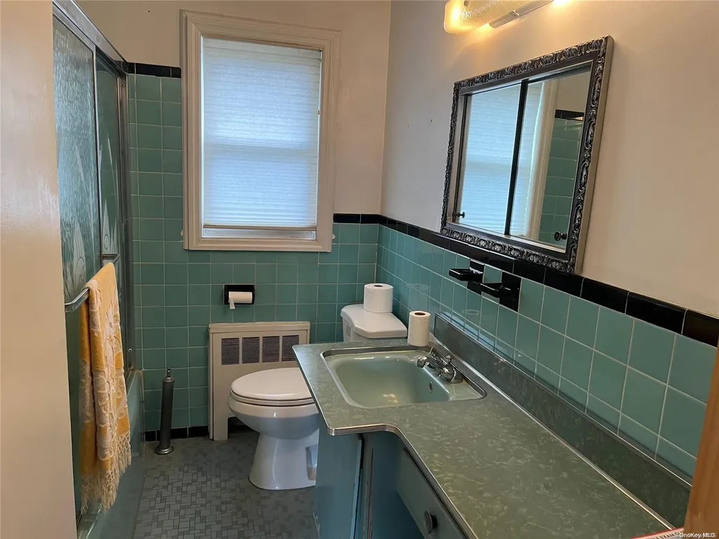 189 Oakley Avenue Elmont NY 11003