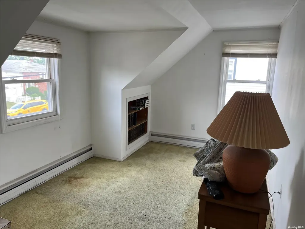 189 Oakley Avenue Elmont NY 11003