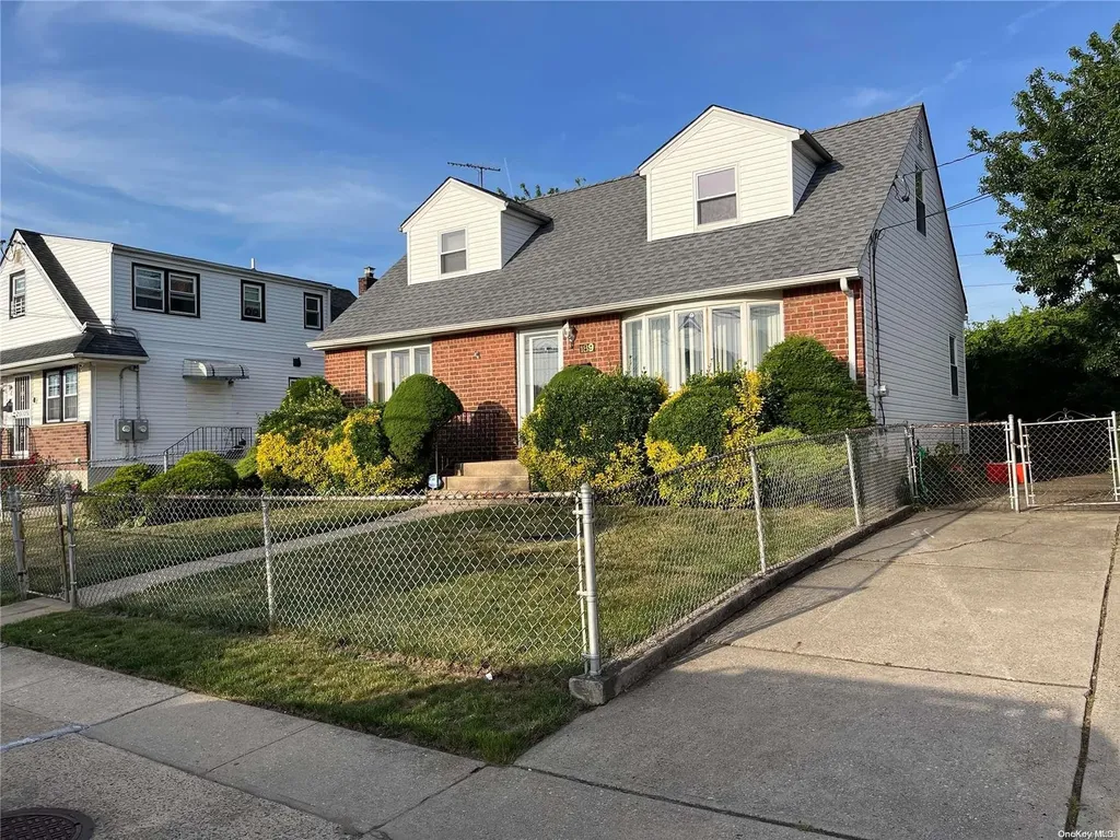 189 Oakley Avenue Elmont NY 11003