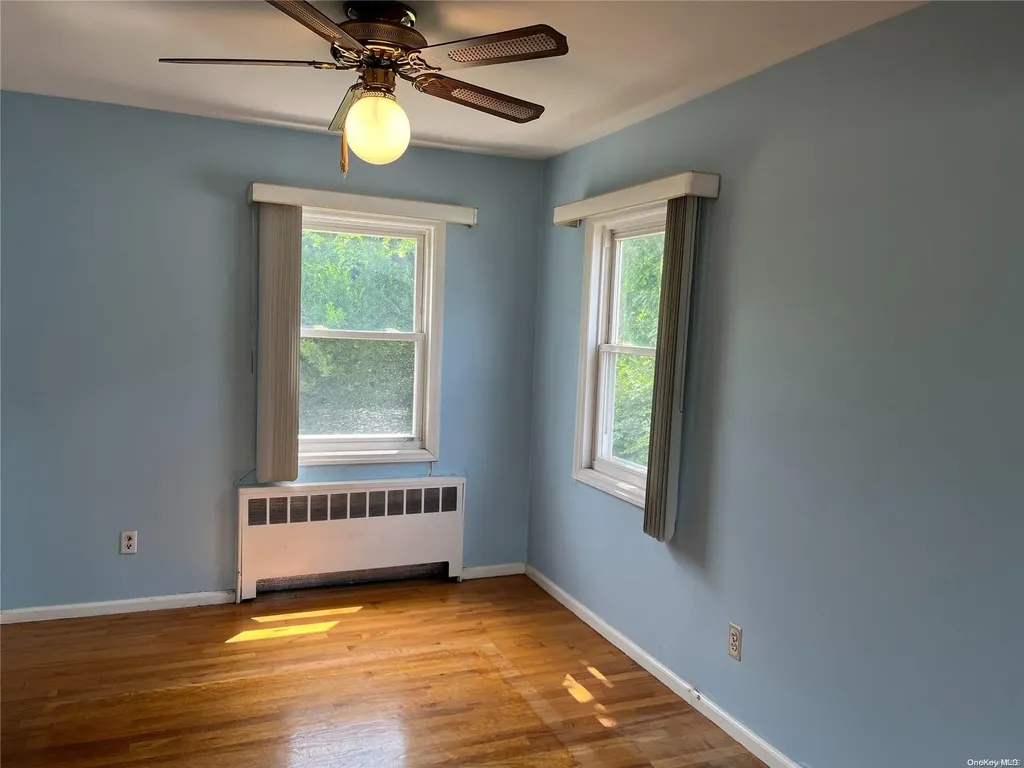 189 Oakley Avenue Elmont NY 11003