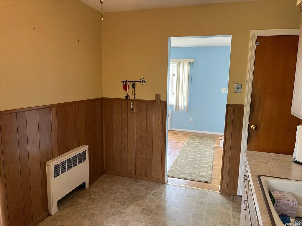 189 Oakley Avenue Elmont NY 11003