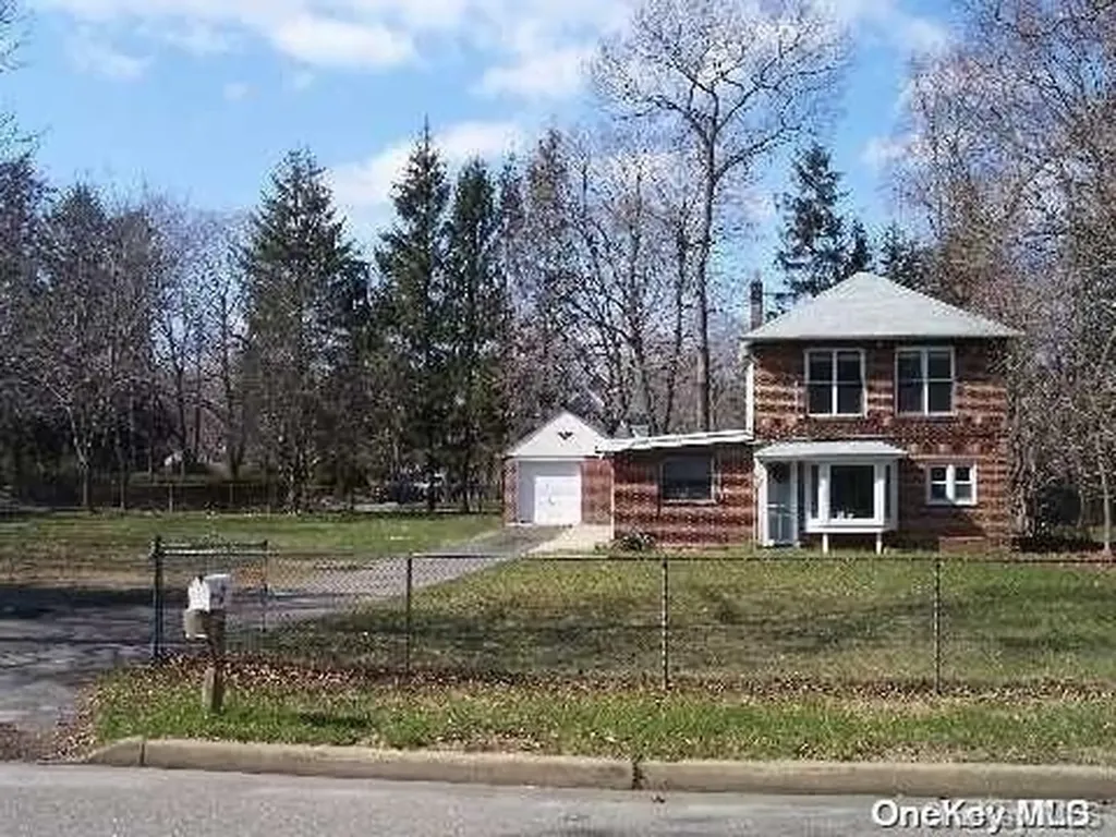 3 Oak Street Saint James NY 11780