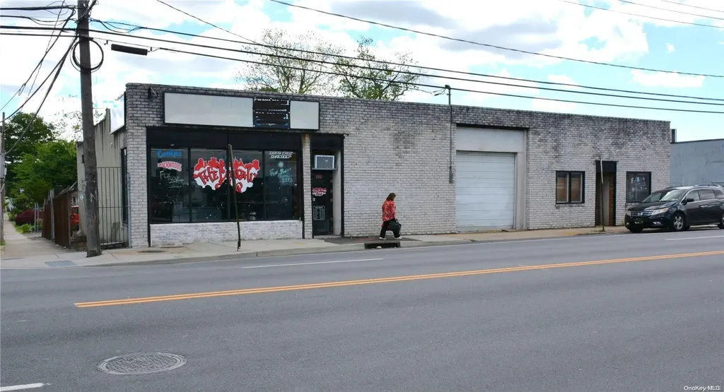 198 -200 N Main Street Freeport NY 11520