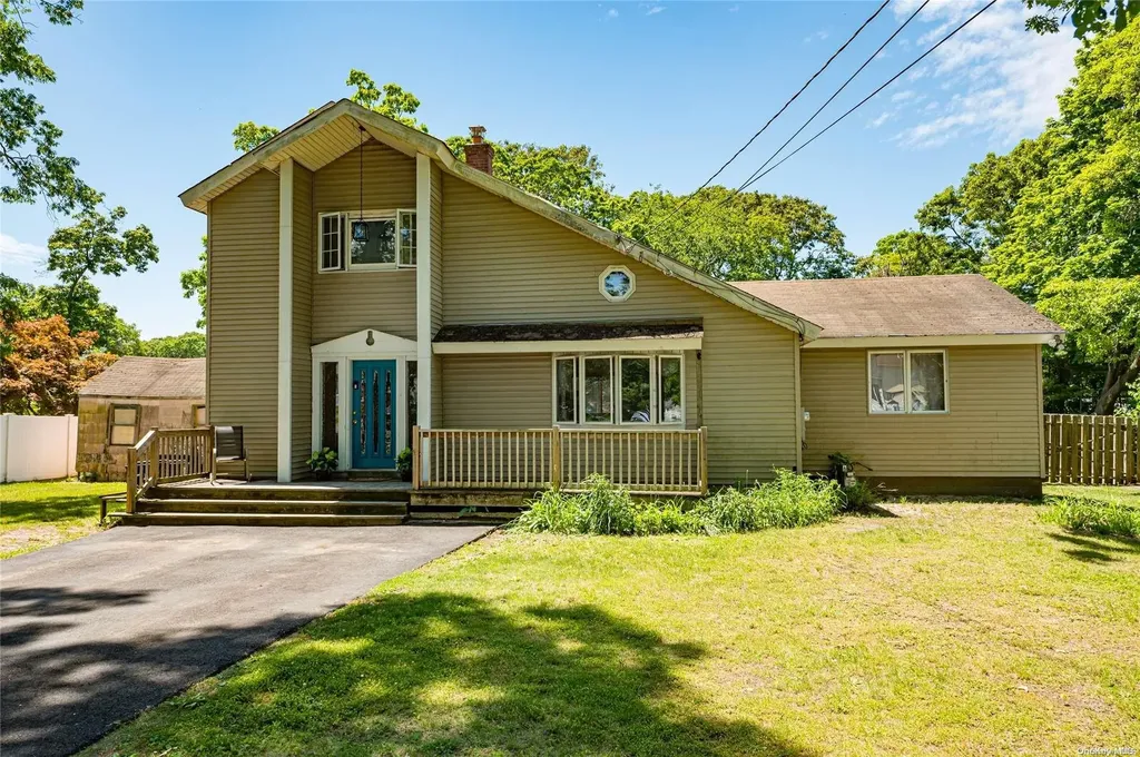 30 Rosemary Lane Centereach NY 11720