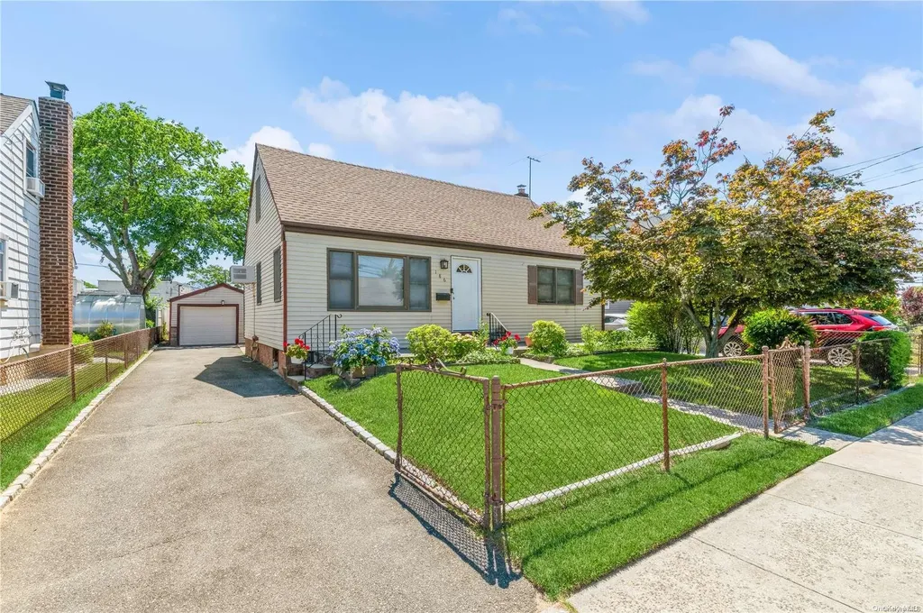 186 Martens Avenue Valley Stream NY 11580