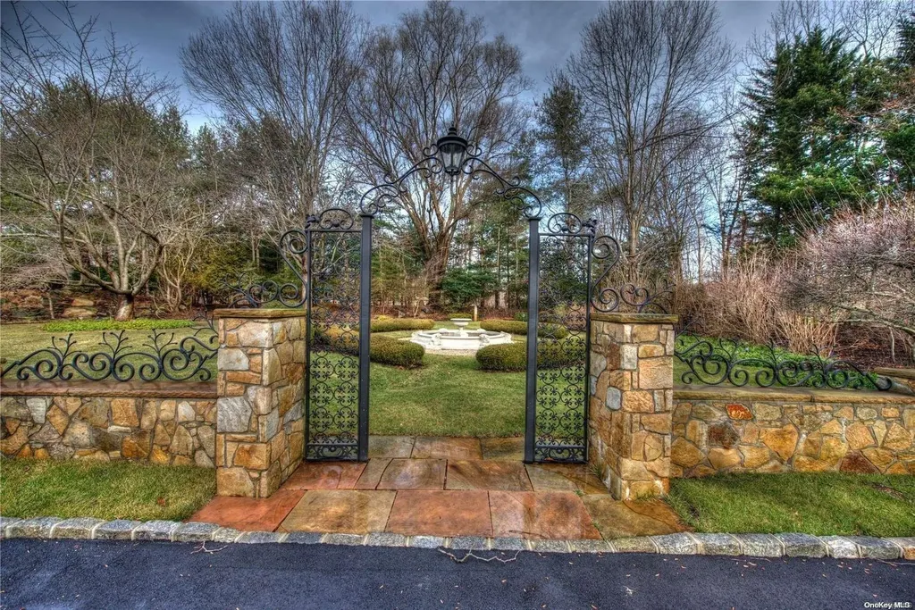 4 Mallard Drive Lloyd Harbor NY 11743