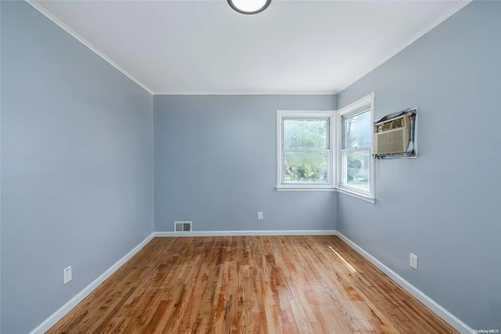 18 Davison Place Freeport NY 11520