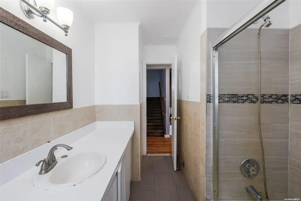 18 Davison Place Freeport NY 11520