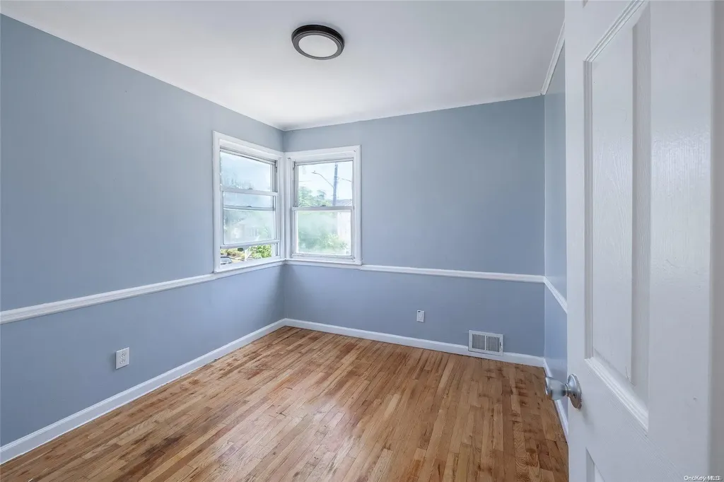18 Davison Place Freeport NY 11520