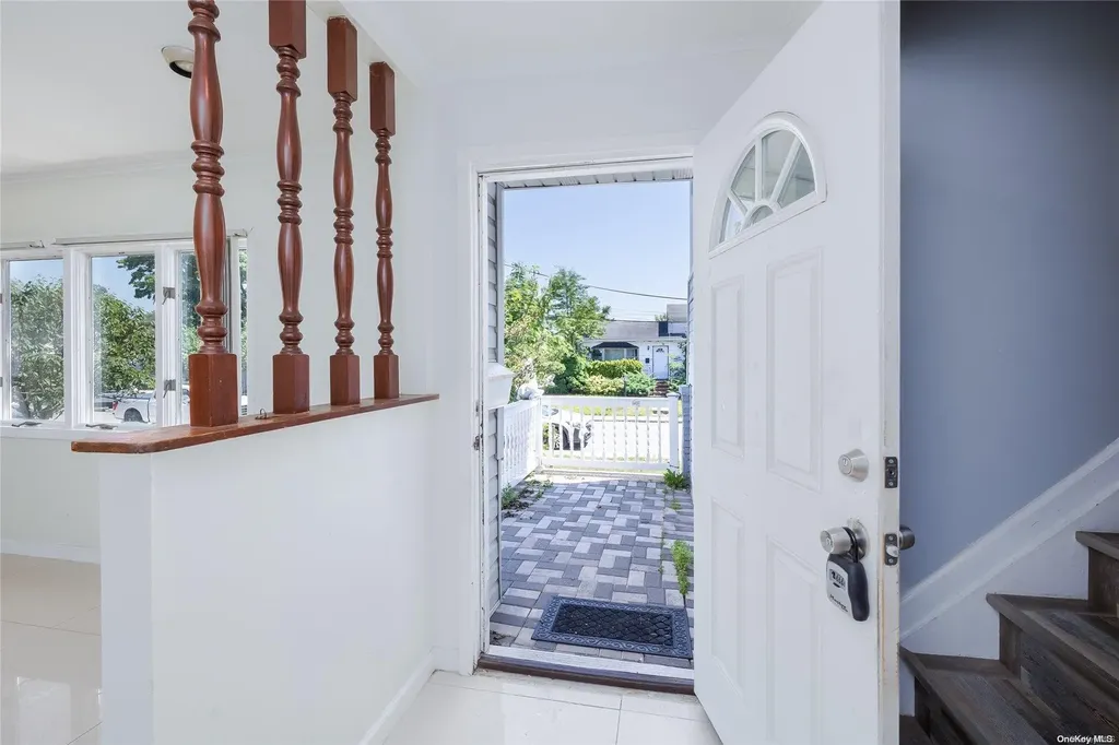 18 Davison Place Freeport NY 11520