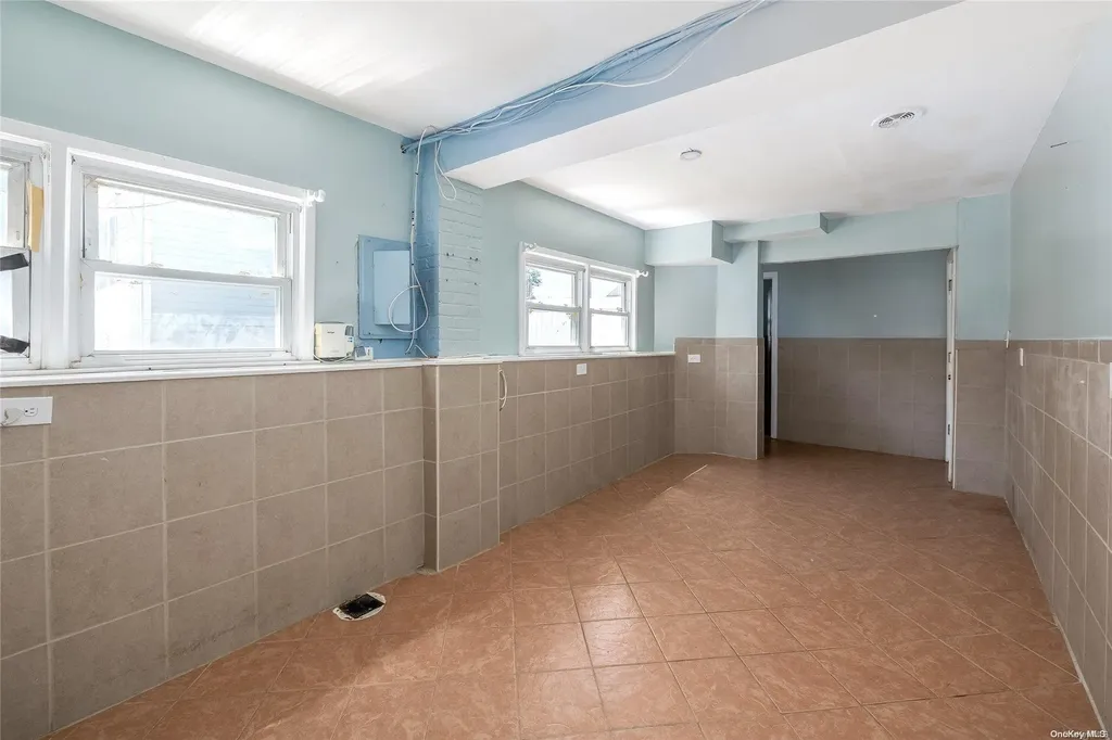 18 Davison Place Freeport NY 11520