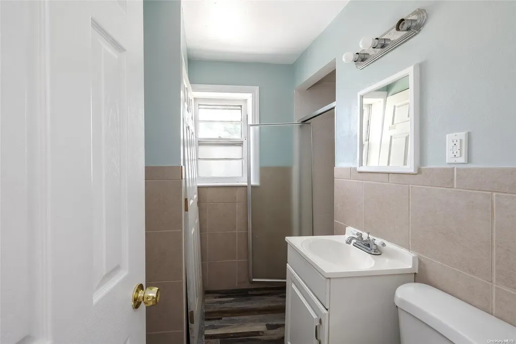 18 Davison Place Freeport NY 11520
