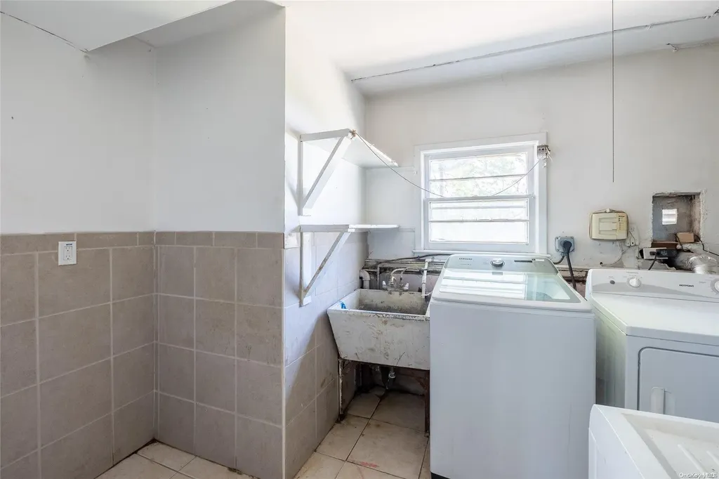 18 Davison Place Freeport NY 11520