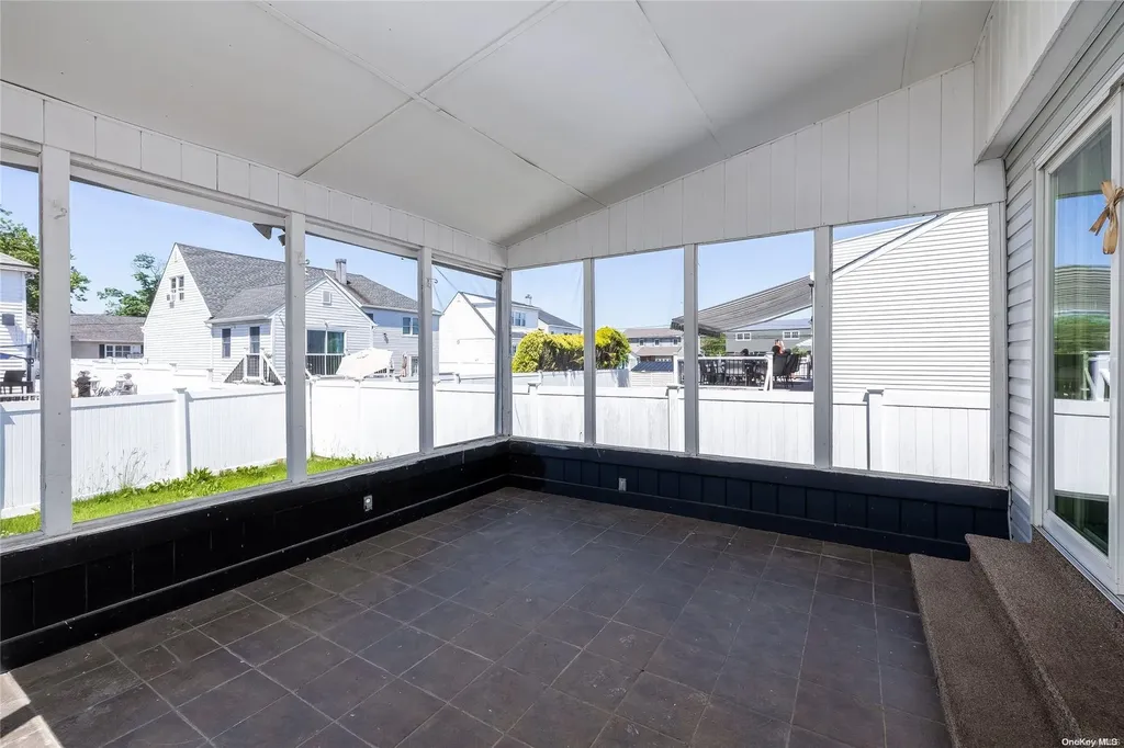 18 Davison Place Freeport NY 11520