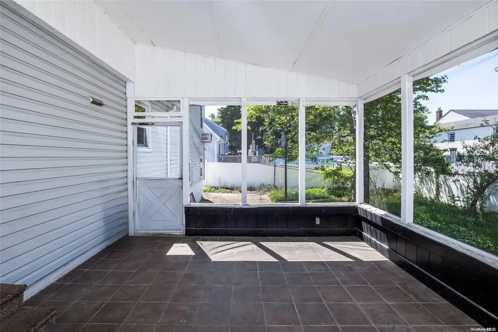 18 Davison Place Freeport NY 11520