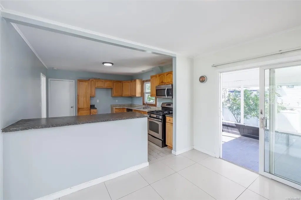 18 Davison Place Freeport NY 11520