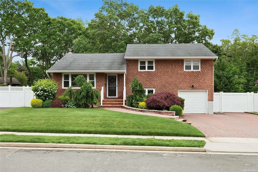 8 Holly Lane Plainview NY 11803