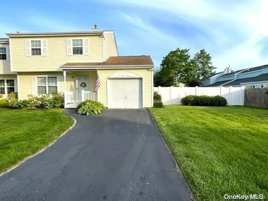 21 Elm Street Central Islip NY 11722