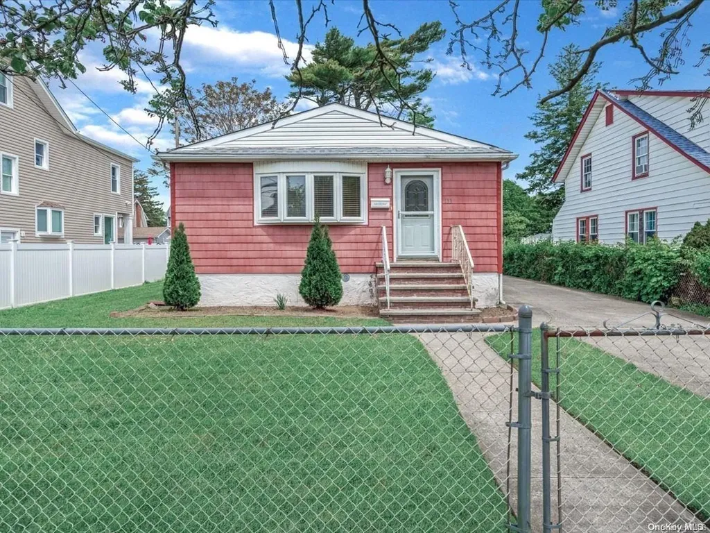 133 Lillian Avenue Freeport NY 11520