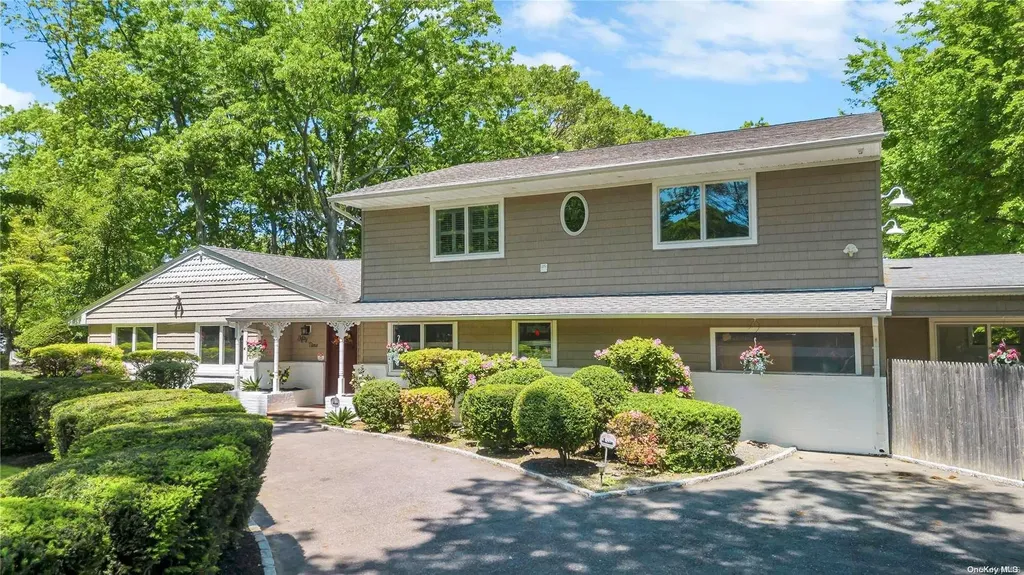 59 Mobrey Lane Smithtown NY 11787