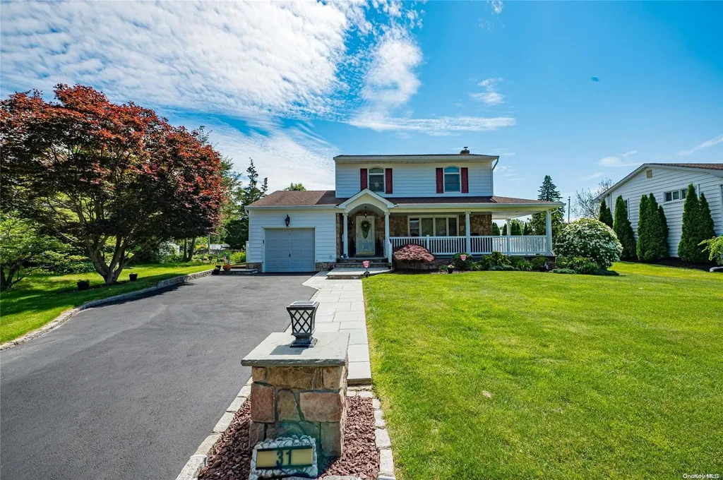 31 Spencer Way Kings Park NY 11754