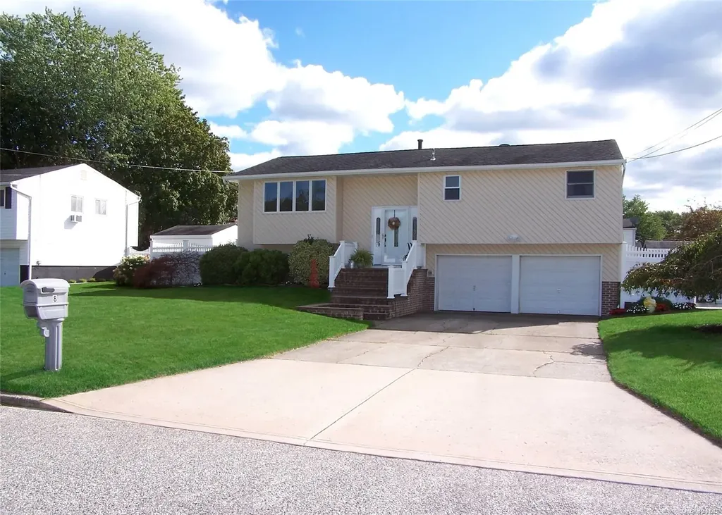 8 Berkeley Avenue Selden NY 11784