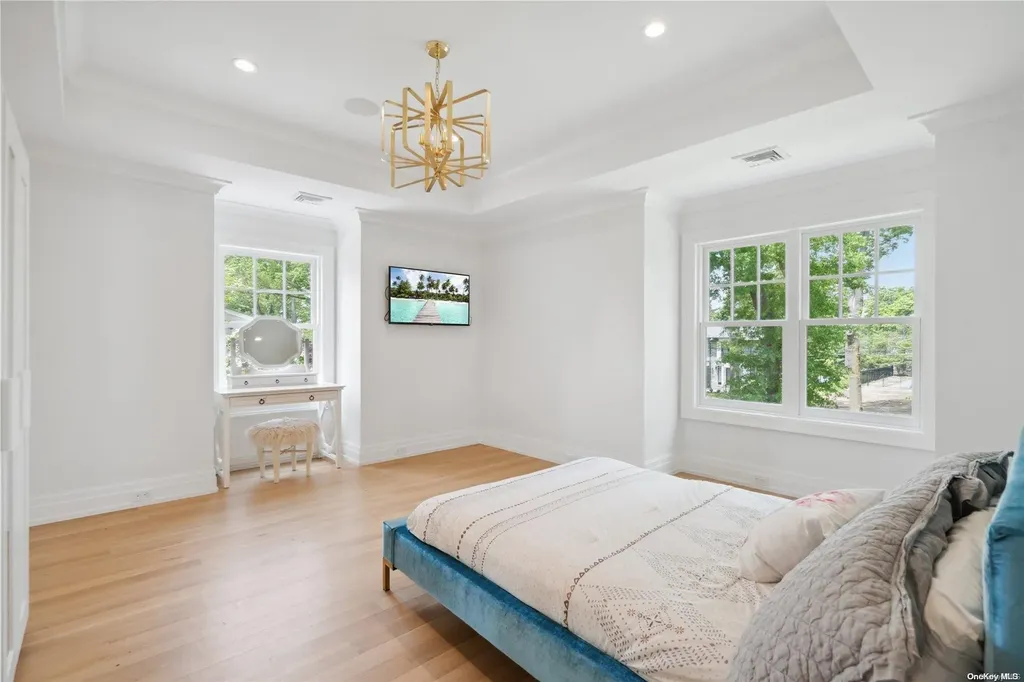 68 Colonial Parkway Manhasset NY 11030