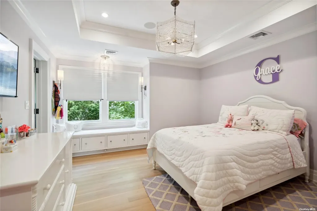 68 Colonial Parkway Manhasset NY 11030