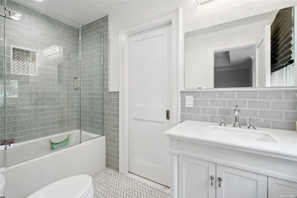 68 Colonial Parkway Manhasset NY 11030