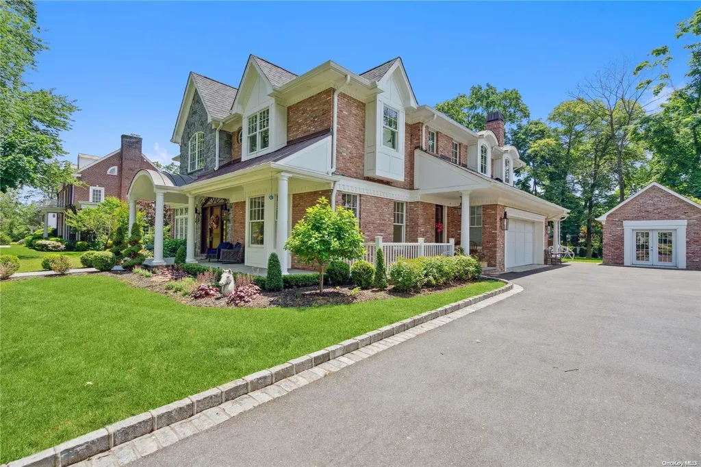 68 Colonial Parkway Manhasset NY 11030