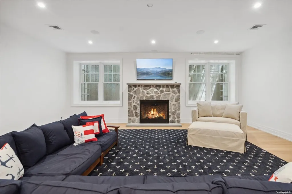 68 Colonial Parkway Manhasset NY 11030