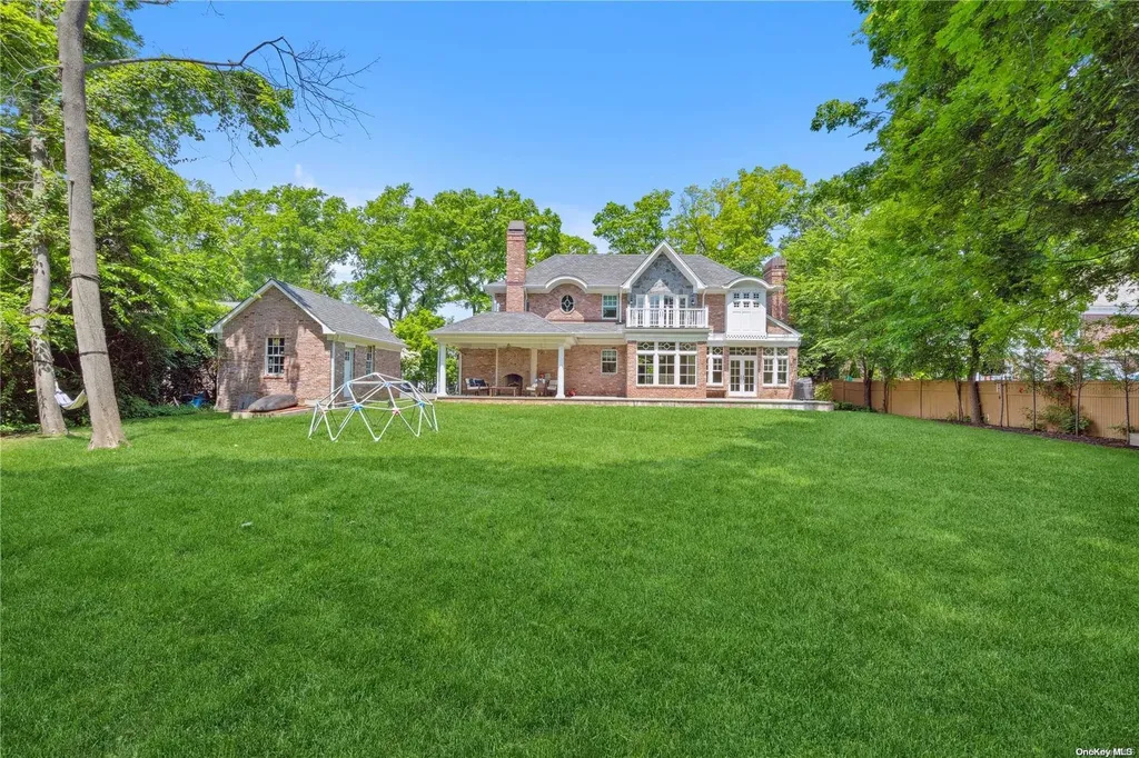 68 Colonial Parkway Manhasset NY 11030