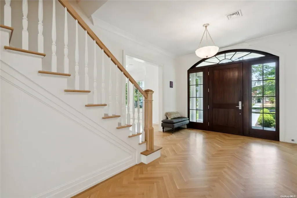 68 Colonial Parkway Manhasset NY 11030