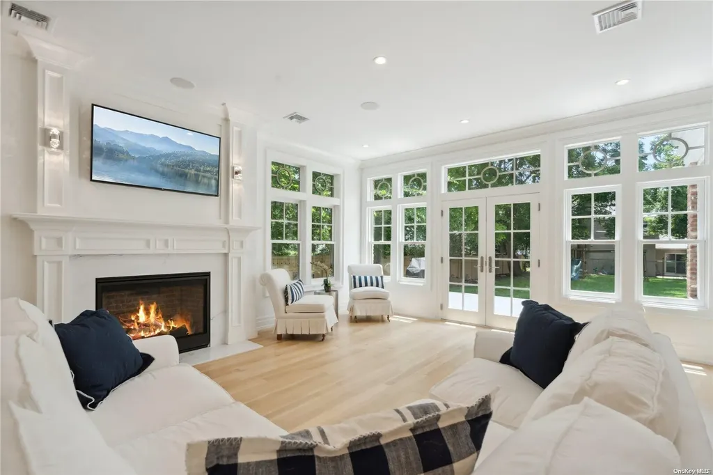 68 Colonial Parkway Manhasset NY 11030
