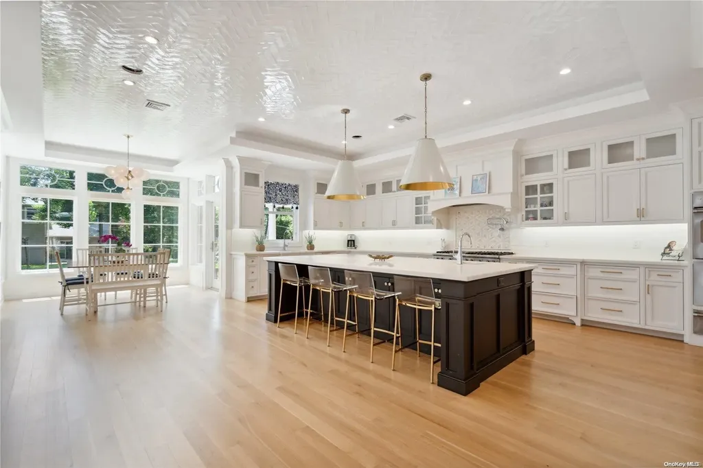 68 Colonial Parkway Manhasset NY 11030
