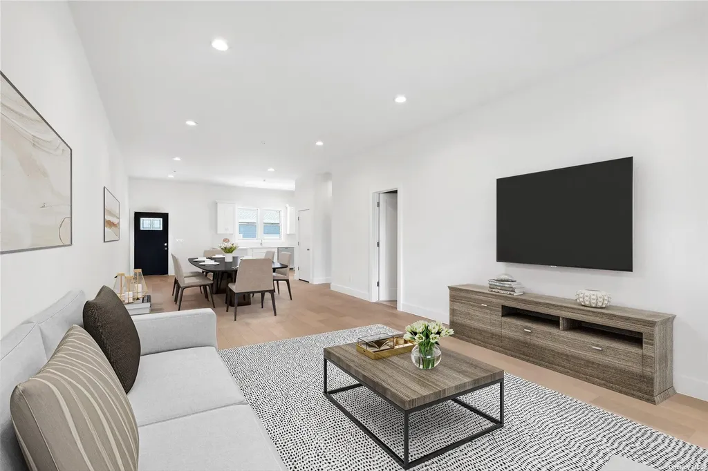 21 Montauk Highway #10 Westhampton NY 11977