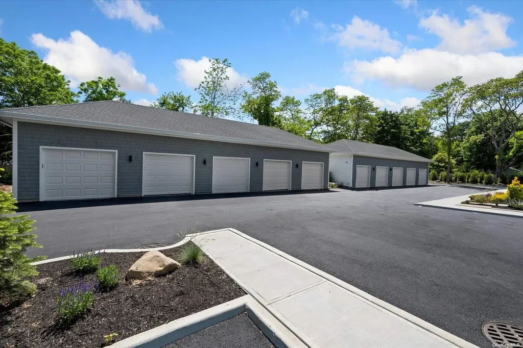 21 Montauk Highway #10 Westhampton NY 11977