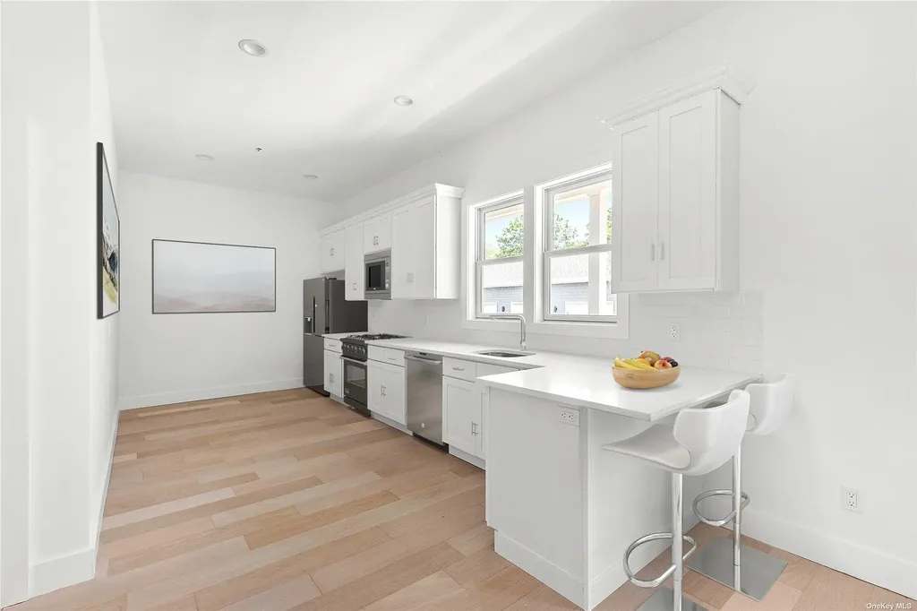 21 Montauk Highway #8 Westhampton NY 11977