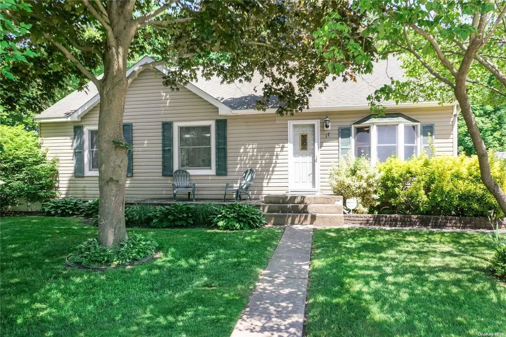 17 Forrest Avenue Medford NY 11763