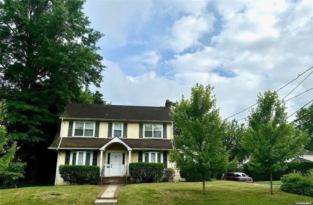 76 Fairview Avenue Great Neck NY 11023