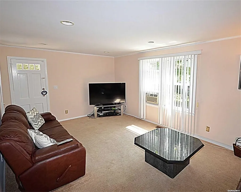 76 Fairview Avenue Great Neck NY 11023